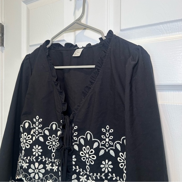 H&M Black Blouse with White Floral Design - Picture 2 of 4